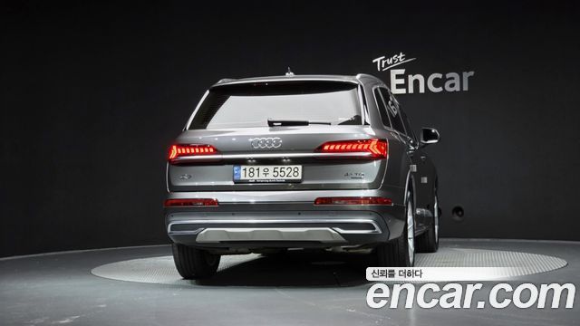 Audi Q7 2021 — photo 4