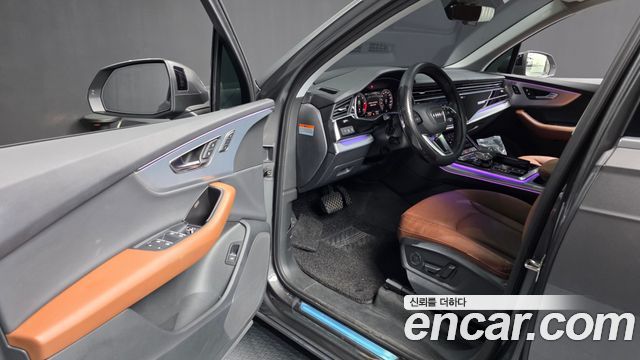 Audi Q7 2021 — photo 10