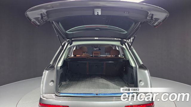 Audi Q7 2021 — photo 20
