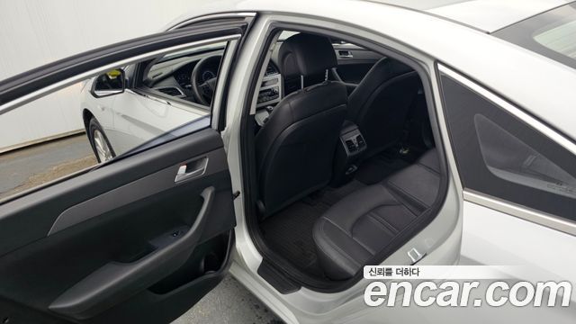 Hyundai Sonata 2016 — photo 17