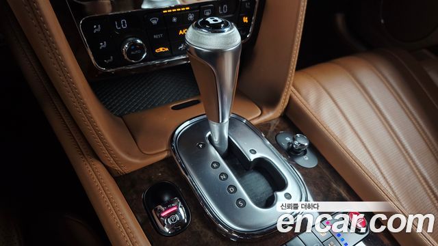 Bentley Flying Spur 2015 — photo 12