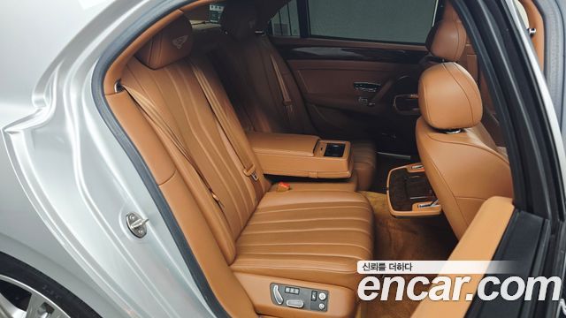 Bentley Flying Spur 2015 — photo 17