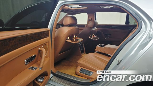 Bentley Flying Spur 2015 — photo 18
