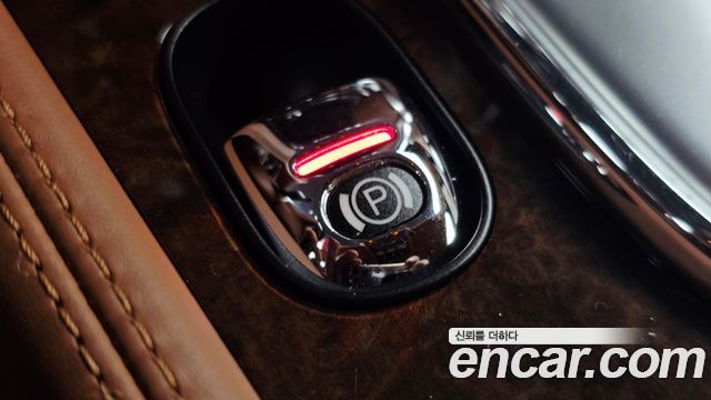 Bentley Flying Spur 2015 — photo 25