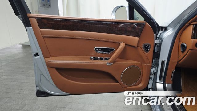Bentley Flying Spur 2015 — photo 14
