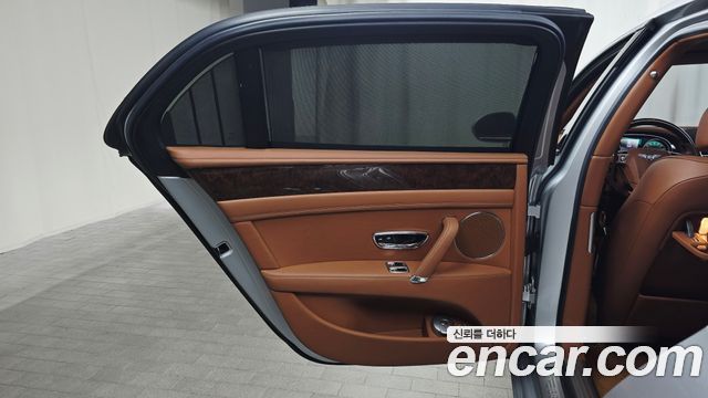 Bentley Flying Spur 2015 — photo 15