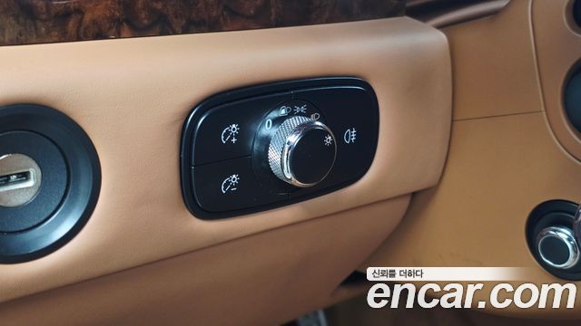 Bentley Flying Spur 2015 — photo 28