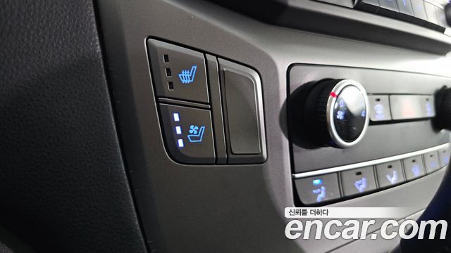 Hyundai Starex 2021 — photo 18