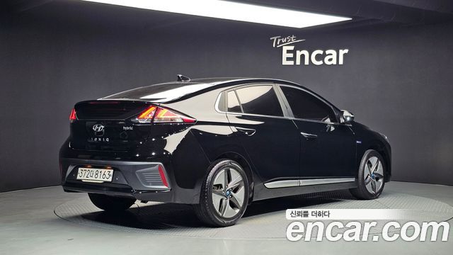 Hyundai Ioniq 2020 — photo 2