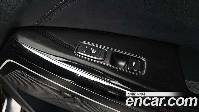Kia K7 2018 — photo 25