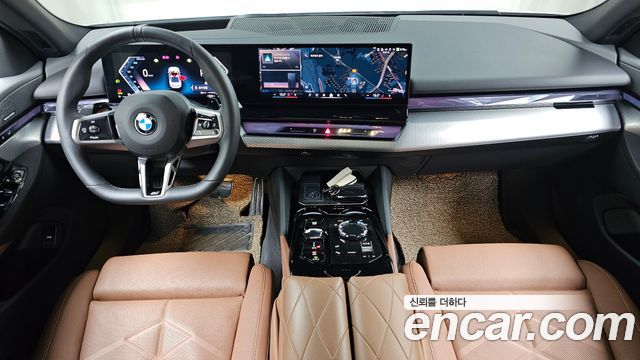 BMW 5-Series 2025 — photo 10