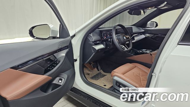 BMW 5-Series 2025 — photo 13