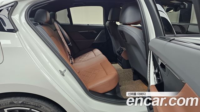 BMW 5-Series 2025 — photo 17