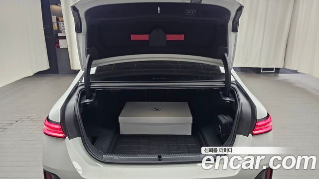 BMW 5-Series 2025 — photo 24