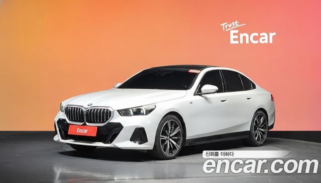 BMW 5-Series 2025 — photo 1