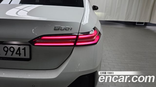 BMW 5-Series 2025 — photo 9