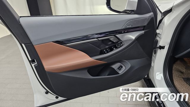 BMW 5-Series 2025 — photo 14