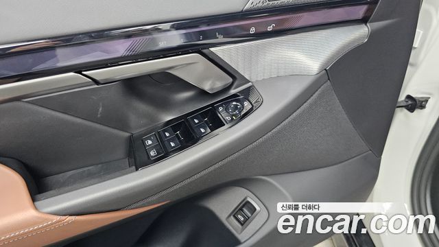 BMW 5-Series 2025 — photo 28