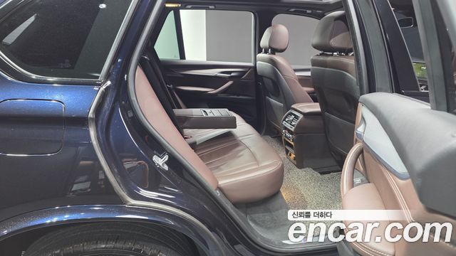 BMW X5 2018 — photo 17