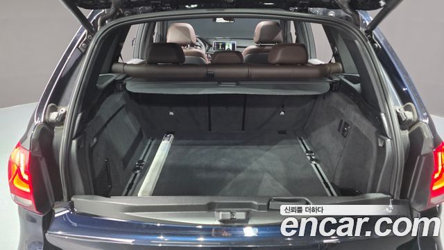 BMW X5 2018 — photo 24