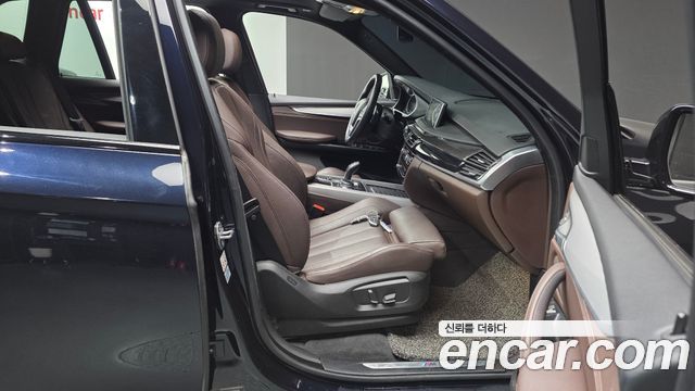 BMW X5 2018 — photo 16