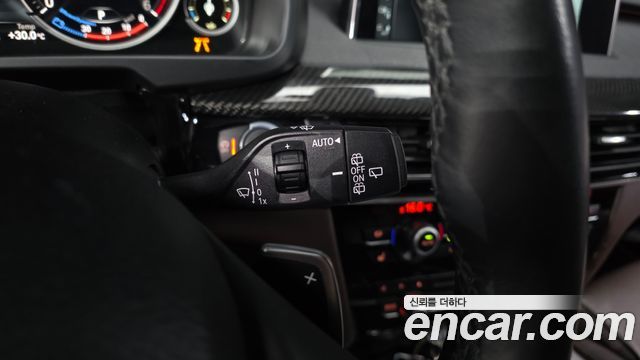BMW X5 2018 — photo 28
