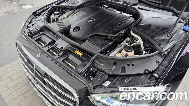 Mercedes-Benz S-Class 2023 — photo 6