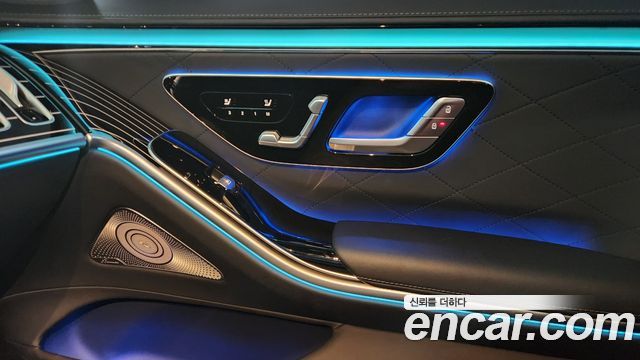 Mercedes-Benz S-Class 2024 — photo 17