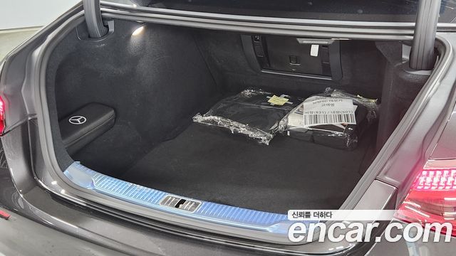 Mercedes-Benz S-Class 2024 — photo 19