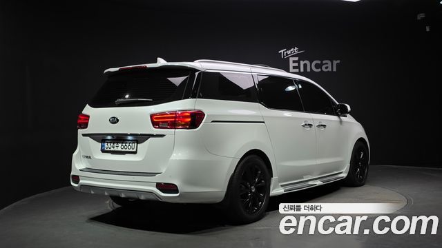 Kia Canival 2019 — photo 2