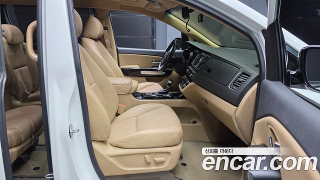 Kia Canival 2019 — photo 11