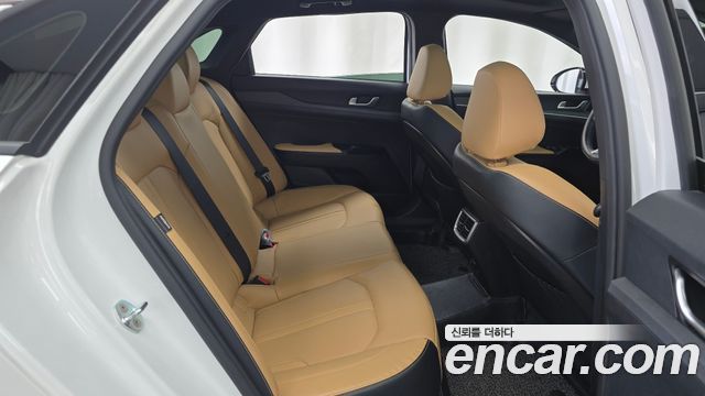 Kia K5 2022 — photo 17