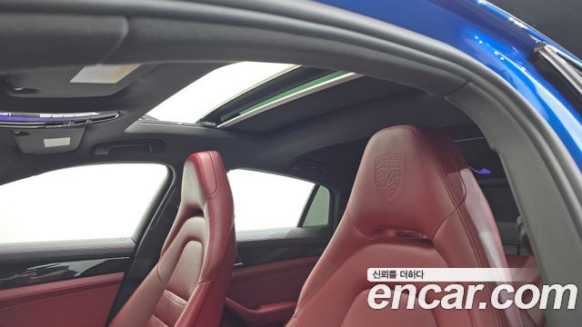 Porsche Panamera 2018 — photo 16
