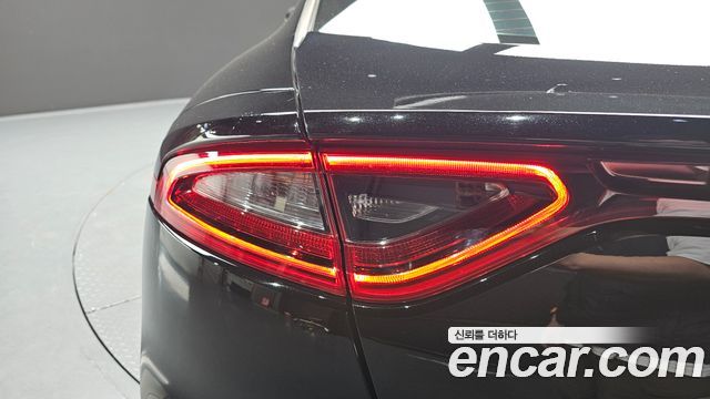 Kia Stinger 2018 — photo 9