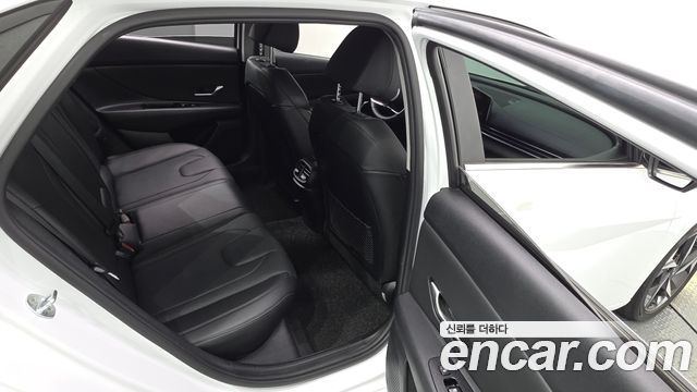 Hyundai AVANTE 2021 — photo 17