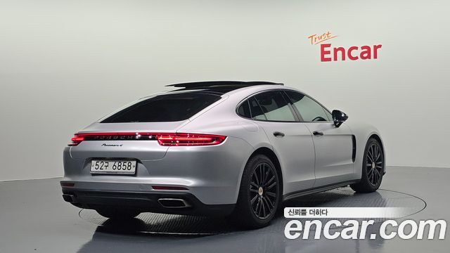 Porsche Panamera 2018 — photo 2