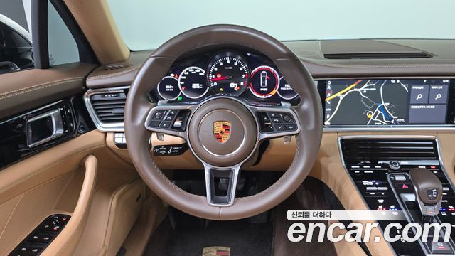 Porsche Panamera 2018 — photo 19