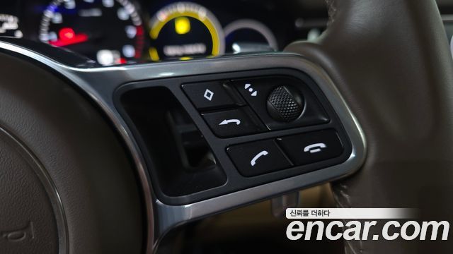 Porsche Panamera 2018 — photo 24