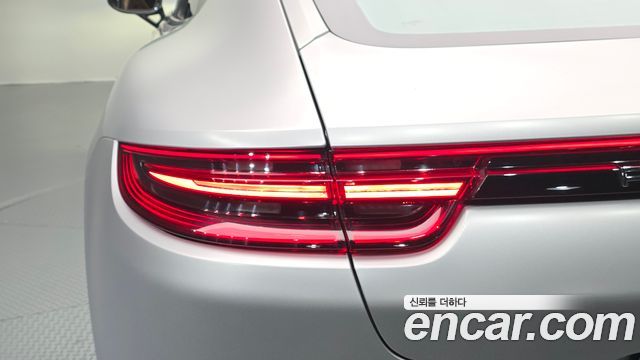 Porsche Panamera 2018 — photo 9