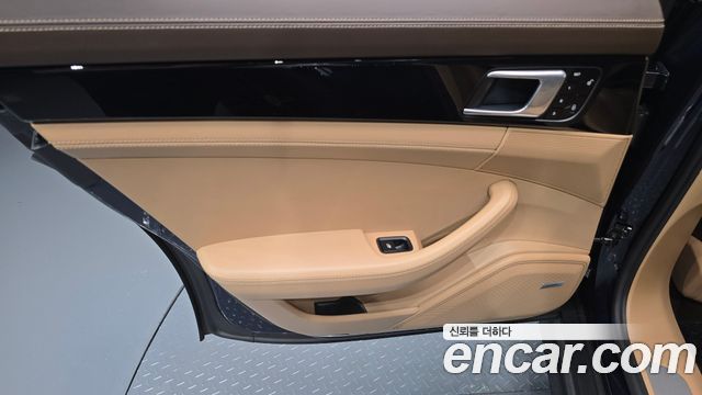 Porsche Panamera 2018 — photo 15