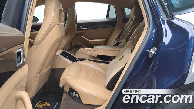 Porsche Panamera 2018 — photo 31