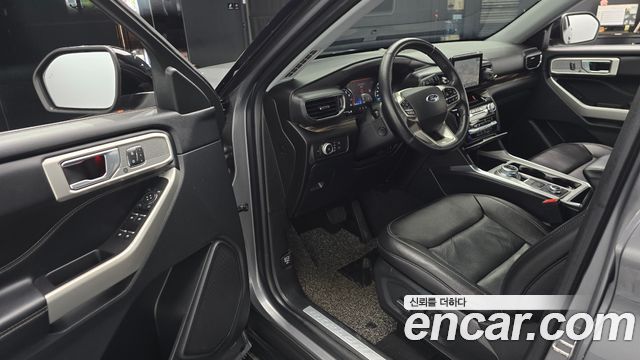Ford Explorer 2021 — photo 10