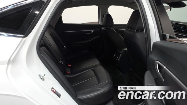 Hyundai Sonata 2022 — photo 17