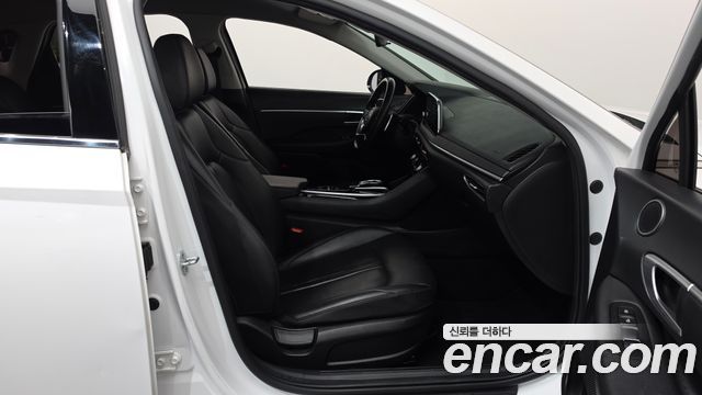 Hyundai Sonata 2022 — photo 16
