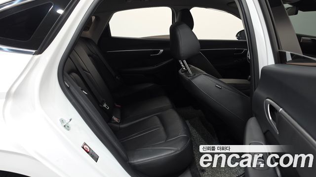 Hyundai Sonata 2022 — photo 17