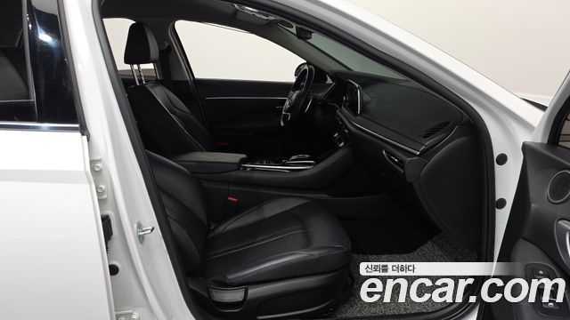 Hyundai Sonata 2022 — photo 16