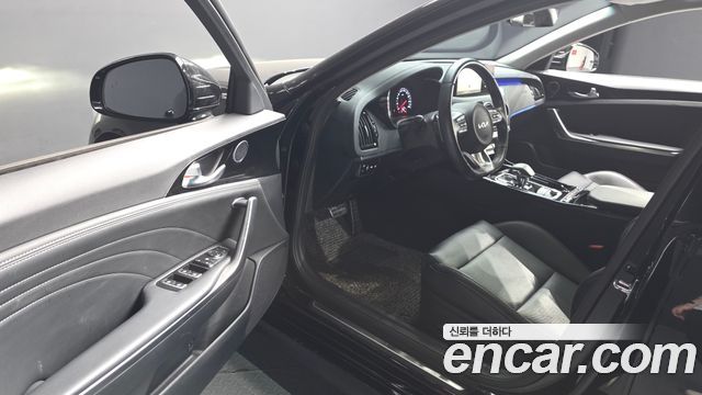 Kia Stinger 2023 — photo 10