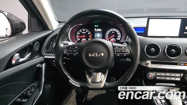 Kia Stinger 2023 — photo 12