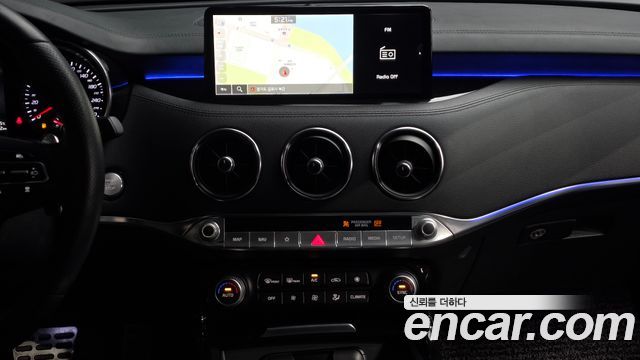 Kia Stinger 2023 — photo 13