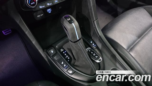 Hyundai Veloster 2021 — photo 12